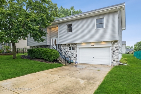 224 Whitewater Dr, Bolingbrook, IL