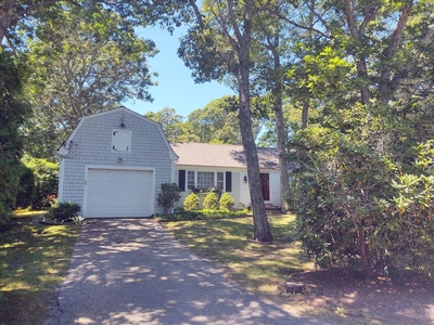 17 Early Redberry Ln, Yarmouth Port, MA