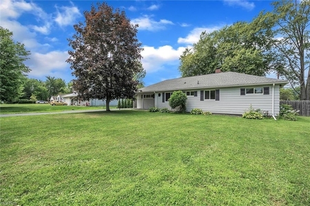 6758 Barton Rd, North Olmsted, OH