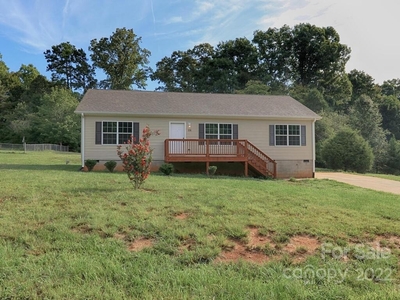 131 Whistling Pines Dr, Statesville, NC