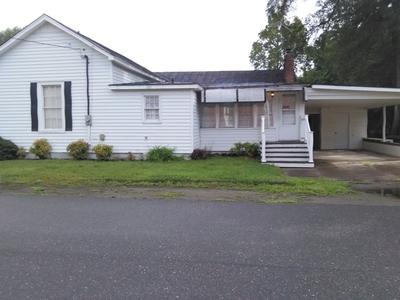 200 N Sycamore St, Fremont, NC
