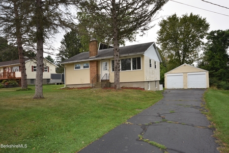 35 Melbourne Rd, Pittsfield, MA