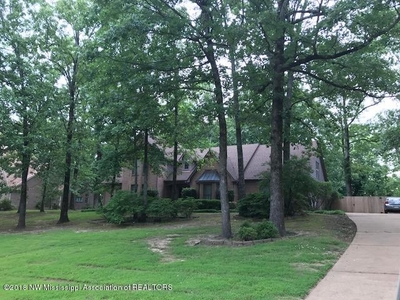 1630 Epping Forest Dr, Southaven, MS
