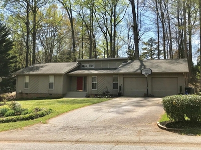 507 Colonial Dr, Greenwood, SC