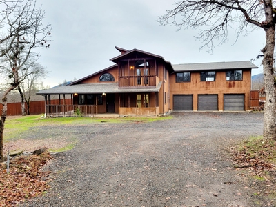 505 Rock Creek Rd, Gold Hill, OR