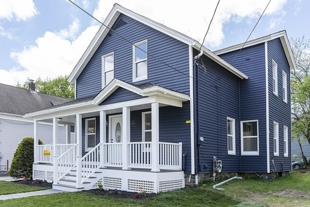 9 Wakefield St, Webster, MA
