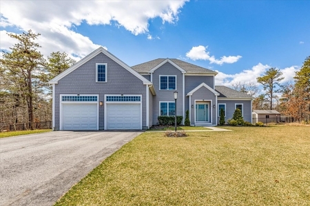 3 Seabiscuit Dr, Plymouth, MA