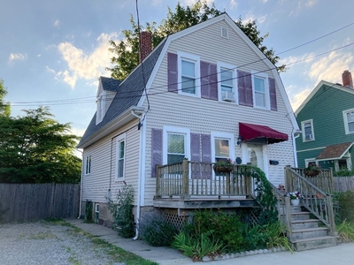 33 Clover St, New Bedford, MA