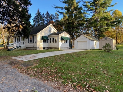 1 Bayberry Ln, West Townsend, MA