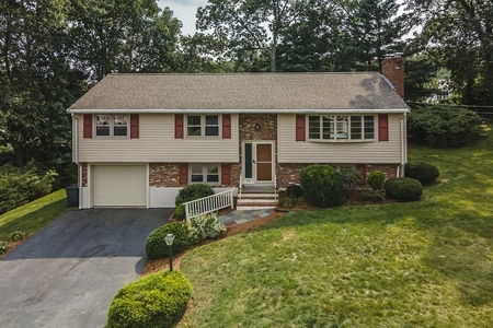 24 Independence Dr, Woburn, MA