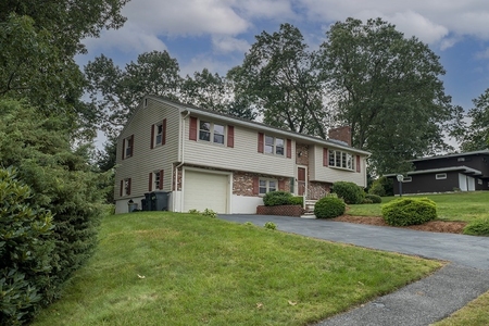 24 Independence Dr, Woburn, MA