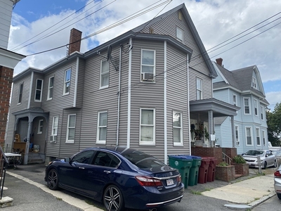 65 Fort Hill Ave, Lowell, MA