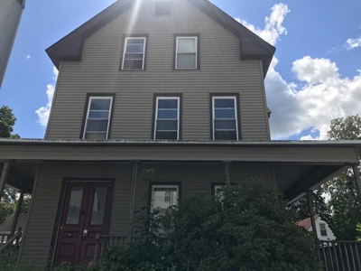 8 Lowell St, Worcester, MA