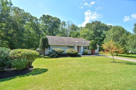 15 Autumn Rd, Medway, MA