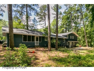 160 Lakeview Dr, Whispering Pines, NC