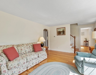 11 Pine Hill Rd, Bedford, MA