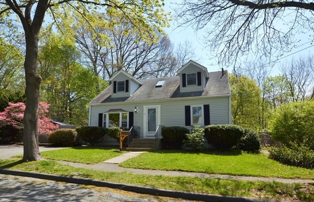 15 Sunset Dr, Beverly, MA