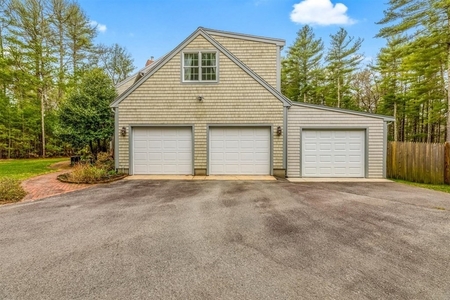 34 Pine Hill Ln, Marion, MA
