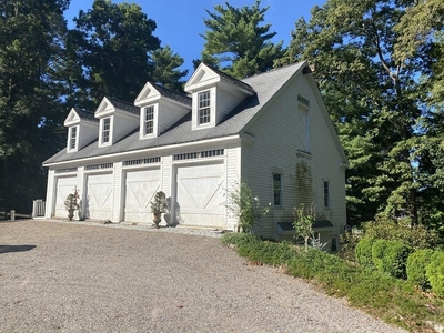 1 Donnelly Dr, Dover, MA