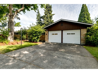 557 Maxwell Rd, Eugene, OR