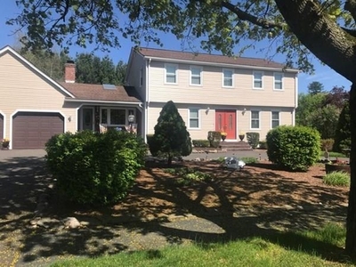 268 Valley View Cir, West Springfield, MA