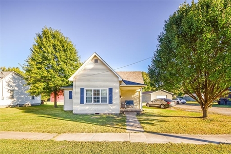 310 Moore St, Crothersville, IN