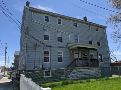 655 Grinnell St, Fall River, MA