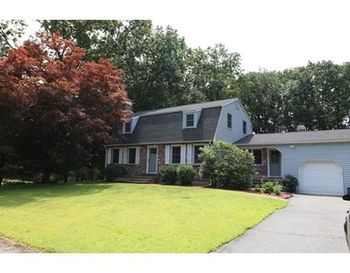 16 Clover Hill Dr, Stamford, CT