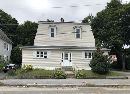 2 Agate Ave, Worcester, MA