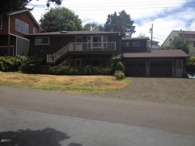 1940 Nw 33rd St, Lincoln City, OR