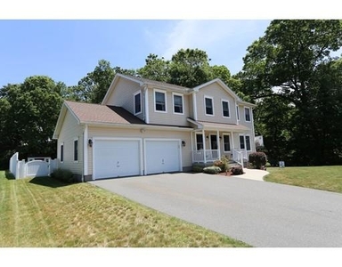 43 Willow St, Chicopee, MA
