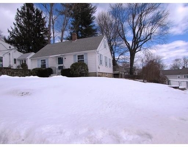 22 Sunny Hill Dr, Worcester, MA