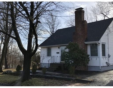 34 Ivernia Rd, Worcester, MA