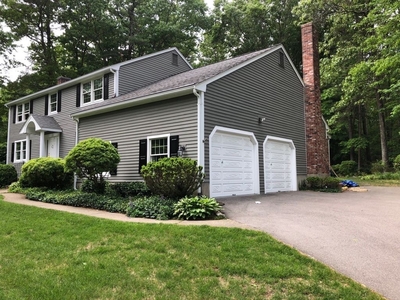 46 Indian Hill Rd, Medfield, MA