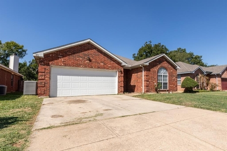 412 Hollyberry Dr, Mansfield, TX