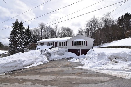 4 Sunset Dr, Sterling, MA