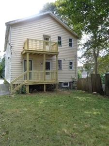 8 Ordway Ter, Reading, MA