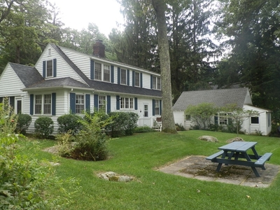 47 Woodland Rd, Holden, MA