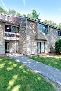 15 Thayer Pond Dr, North Oxford, MA