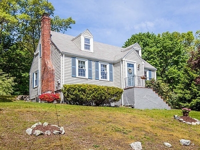 49 Myrtle Ave, Wakefield, MA