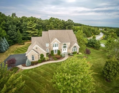 14 Orchard Hill Dr, Westborough, MA