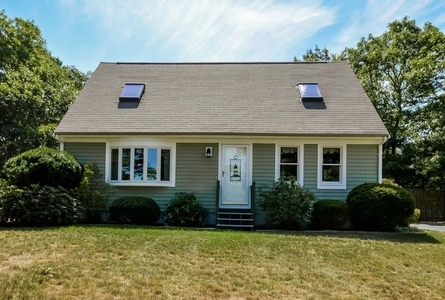 35 Pisces Ln, Plymouth, MA