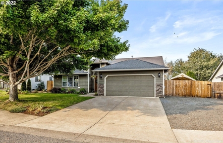 581 Creswood Loop, Creswell, OR
