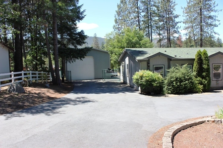 518 S Junction Ave, Cave Junction, OR