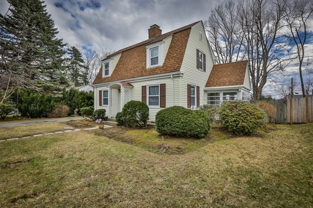 8 Stoneleigh Rd, Worcester, MA