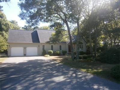92 Old Campus Dr, East Falmouth, MA