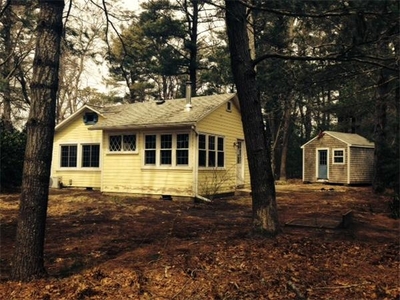 8 Crescent Ave, Plymouth, MA