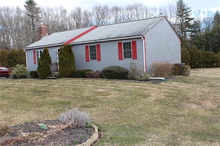 3 Terry Diddle Ln, Rehoboth, MA