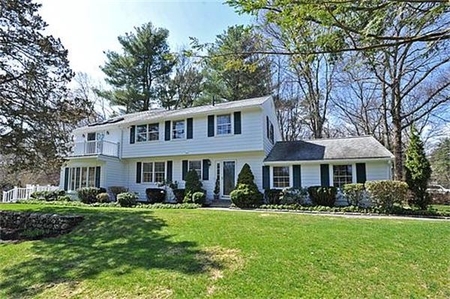 28 Meadowbrook Rd, Dover, MA