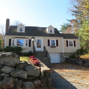 14 Dudley Rd, Bedford, MA